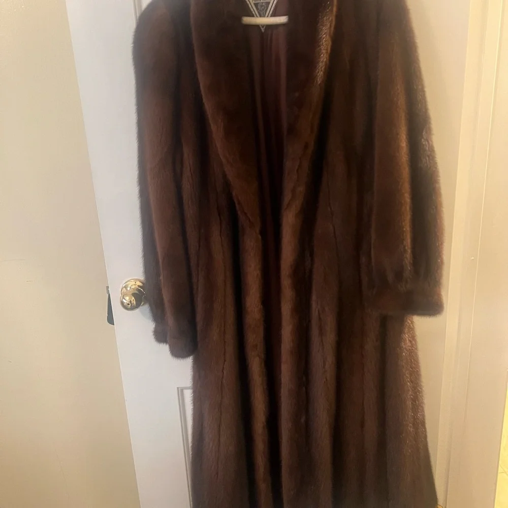 Luxurious Brown Fur Coat - Picture 10 of 17